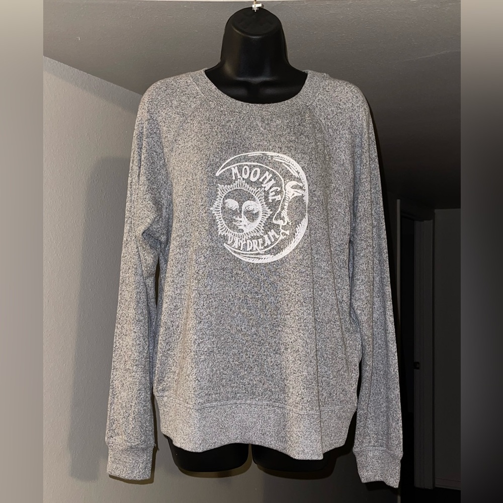 NWT SUPER SOFT! “Moon-Age Daydream” long sleeve by Spirit Jersey